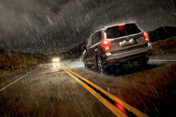 7 نکته مهم رانندگی در هوای بارانی و جاده لغزنده